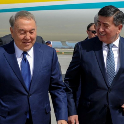 Сооронбай Жээнбеков Казакстандын Президенти Нурсултан Назарбаевди туулган күнү менен куттуктады