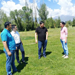 Депутат Акылбек Жамангулов Кемин районуна иш сапар менен барып, аймактардагы көйгөйлүү маселелерди көтөрдү