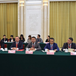 Жогорку Кеӊештин делегациясы Кытайда Борбордук Азия парламентчилери үчүн өткөрүлгөн иш-чарага катышууда