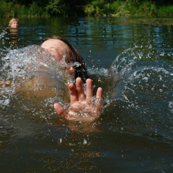 4 жаштагы баланын атасы: «Чөгүп кеткенин байкабай калдым»