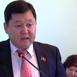 Алмаз Кененбаев, КСДП фракцисынын лидери: Бүгүн мэрге ишеним көрсөтпөө маселесин карайбыз