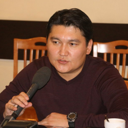 Адиль Турдукулов: Жээнбековдун КСДП партиясын басып алууга муктаждыгы деле жок