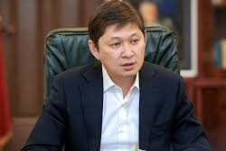 УКМК тергөөчүсү Сапар Исаковду опузалап жатат