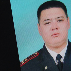 Нурлан Сарчаевдин "4-сүйүктүүсү" аялына тынымсыз "жылаңач сандарын" сүрөткө тартып жөнөтүп турган