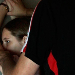 4 жаштагы кызын зордуктоого өз атасы шектелип жатат