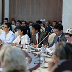 Президент бир катар активисттерди кызматка чакырды