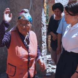 Сүрөт - Депутат Элвира Сурабалдиева Сокулук районунун тургундарынын акыбалы менен жеринде таанышты