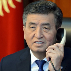 Президент Сооронбай Жээнбеков по телефону поздравил Президента Узбекистана Шавката Мирзиёева с днем рождения