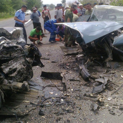 Жолдо жүрүү кооптуу. Адамдар жол кырсыгынан кырылууда