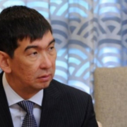 Бишкек депутаттарынын көбү мэрликке Азиз Суракматовду сүрөмөй болду