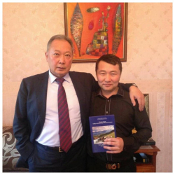 ВИДЕО - Аскат Тейит: "Курманбек Салиевич, туулган күнүңүз кут болсун!"