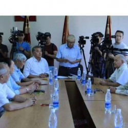 Мукактанган Азиз Суракматовдон сынак алган тил комиссиясынын курамы