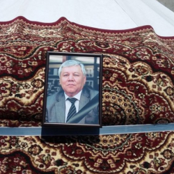 Жазуучу жана журналист Шерназар Шүкүров дүйнө салды