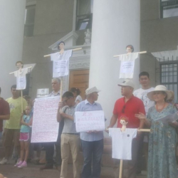 Активисттер мэр шайлоого каршы митингге чыгышты