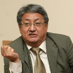 Алмазбек Акматалиев: “Атамбаев Сапар, Фариддер аркылуу Жээнбековду көзөмөлдөп турууну пландаган”