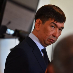 Активисттер Азиз Суракматовко каршы сотко кайрылышты