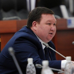 72 жаштагы карыянын камалышына парламент депутаты Мирлан Жээнчороевдин үлкөн салымы бар экендиги чынбы?