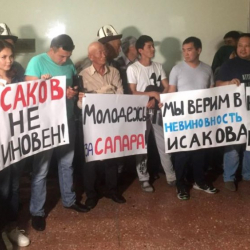 Сапар Исаковдун апасы: Менин балам суудан таза, кардан ак