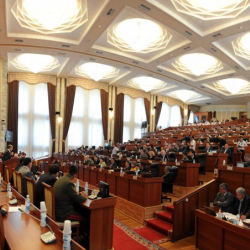 «Иттин өлүгү» кайда көмүлгөн же Жогорку Кеңеш сүттөн акпы?