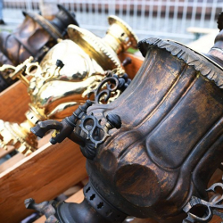 СҮРӨТ: Жээнбеков Назарбаевге 100 жыл мурунку самоор белек кылды