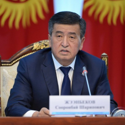 Сооронбай Жээнбеков: Бардык өзгөрүүлөр шайлоого бир жыл калганга чейин бекитилип, кийин “оюн эрежелери” өзгөрбөш керек