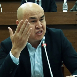 Сулайманов президентке  азуусун көрсөттү