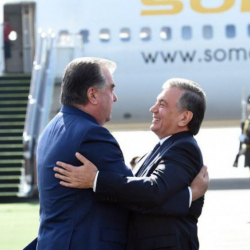 Эмомали Рахмон мамлекеттик сапар менен Ташкентке келди