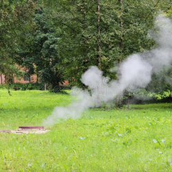 Ысык суу аккан түтүктүн астына жашынган кишини аялы чыгарган