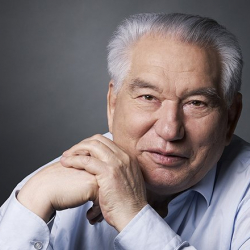 Аянтта Айтматов жөнүндө маалыматтар ката жазылган