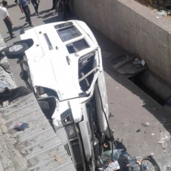 Ошто көпүрөдөн кулаган автобустагы жүргүнчүнүн абалы оор