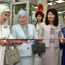 СҮРӨТ: Кыргыз жана түрк президенттеринин жубайлары Ч.Айтматов маданият борборун ачышты