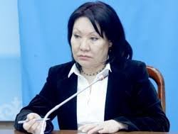 Экс-депутат Асия Сасыкбаеванын уулу баңгизат үчүн 25 миң сом менен кутулду