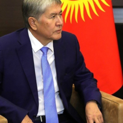 Чолпонбек Абыкеев: «Атамбаев өзү жасаган боткону өзү жеп олтурат»