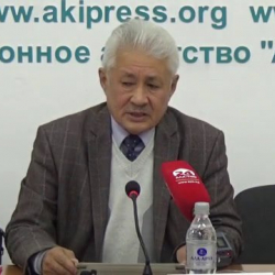 Турсунбек Акун: "Атамбаевде чоң акча бар. Ошону пайдалуу жакка жумшаса болот эле..."