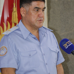 Курсан Асанов “КР укук коргоо органдарында кызмат өтөө жөнүндөгү” жана “КР ички иштер органдары жөнүндөгү”  КР мыйзамына өзгөртүүлөрдү киргизүү боюнча” мыйзам долбоорлорун презентациялады