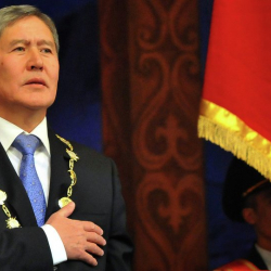 Алмазбек Атамбаевдин туулган күнүнө кимдер барат?