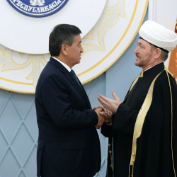 Президент Сооронбай Жээнбеков Кыргызстанга КМШ, Балтия өлкөлөрүнөн жана Кытайдан «Руханий Жибек жолу» конференциясына катышууга келген муфтийлер менен жолугушту