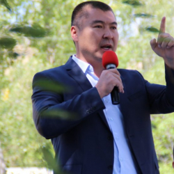 Каныбекке асылгандар өздөрүн карап алышса