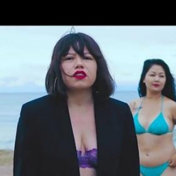 ВИДЕО: Ич кийимчен ырдаган Зеренин атасы: "Мен аны түшүнүүгө аракет кылдым"