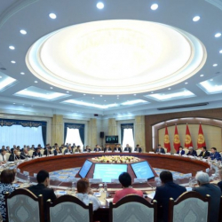 Сооронбай Жээнбеков: Өкмөт туруктуу иштейт, шайлоо өз убагында өтөт