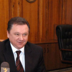 Атамбаевден кутулганына сүйүнгөн Чудинов көзүнөн жаш агызып