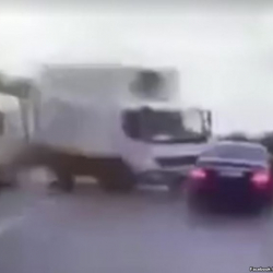 Прокурордун орун басары жол жээгинде бараткан келинди өлтүрө сүзүп кетти