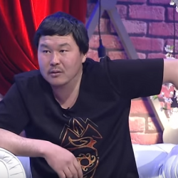 Зарылбек Аликенов (Чыпалак баатыр): “Мага тийишкен кыздардын баары эле ойсоке, жеңил ойлуу кыздар”