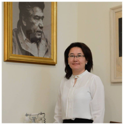 Мас аткаминер айым президент Сооронбай Жээнбековго тууган эмес