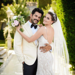 Түркиянын эң ажарлуу жубайлары жакында ата-эне статусуна ээ болушат