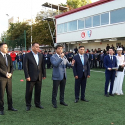 Жанар Акаев Москвада өткөн эмгек мигранттарынын Кыргыз тил майрамына катышты