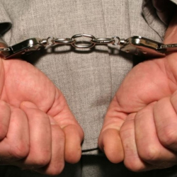 Депутат экстремизм менен күрөштө күч органдары аша чаап жатканын айтты