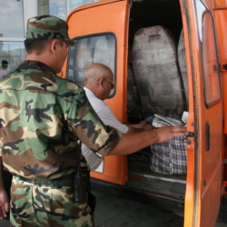 Баткенде 20 тоннадан ашык тоок этин мыйзамсыз ташыгандар кармалды