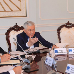 Иса Өмүркулов: «Өкмөт эскиче иштеп, ошондон улам экономика өнүкпөй жатат»