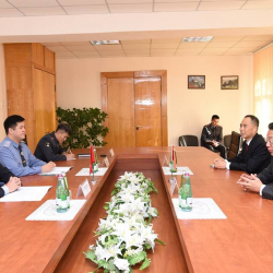 Ички иштер министри Кашкар Джунушалиев Кытай Элдик Республикасынын Кыргызстандагы толук  ыйгарым элчиси Сяо Цинхуа жана Катар мамлекетинин элчиси Абдулла Бин Ахмед Аль –Сулейти менен жолугушту